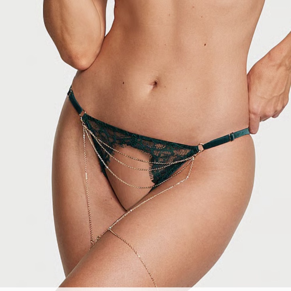 Victoria’s Secret delicate chain thong